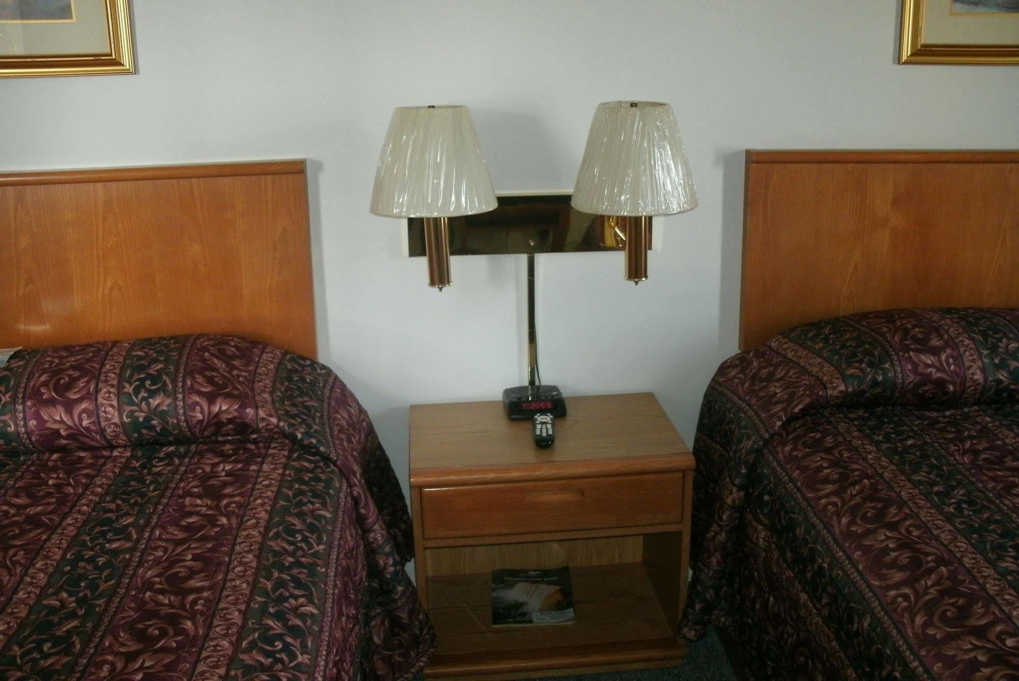 Budget Host Inn Ironwood Esterno foto
