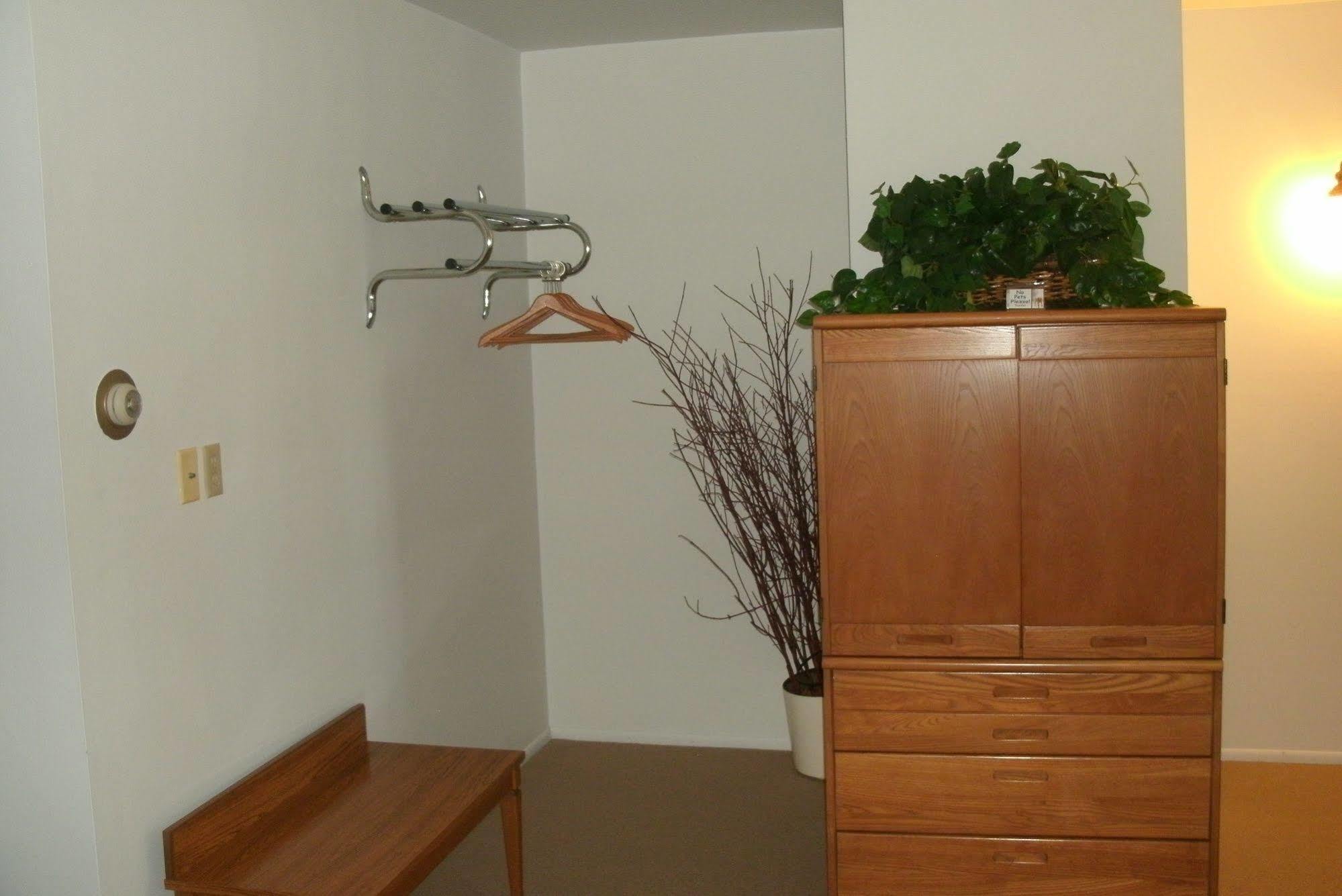 Budget Host Inn Ironwood Esterno foto